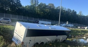 ​Kierowca autokaru nie zwolnił i uderzył w 6 aut. Wiele ofiar wypadku w USA