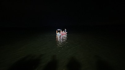 ​Kierowca bmw z impetem wjechał do zalewu. Echosondy w akcji