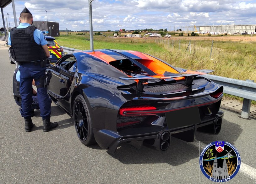 Kierowca Bugatti stracił uprawnienia i otrzymał wysoki mandat. /Gendarmerie d'Eure-et-Loir/Facebook /Policja