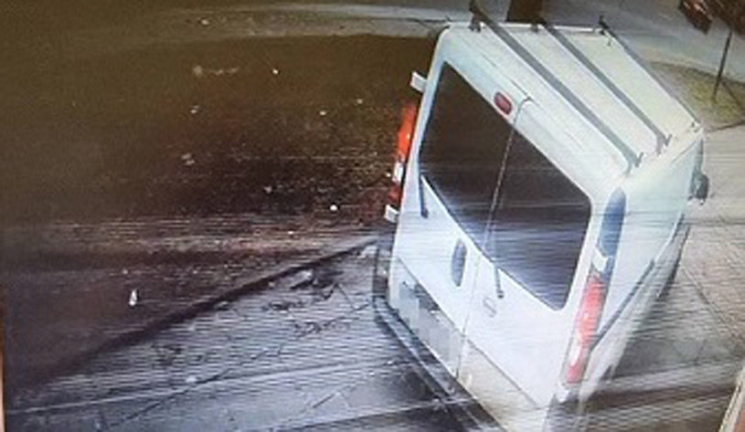Kierowca busa za jazdę chodnikiem dostał mandaty na w sumie 3000 zł /Policja