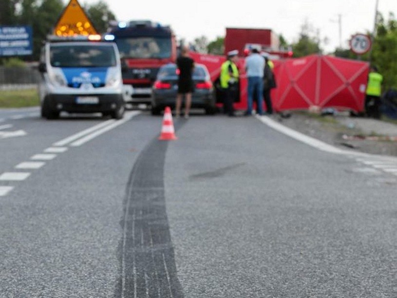 Kierowca ciężarówki hamował awaryjnie, ale nie zdołał uniknąć zderzenia /Agencja Gazeta