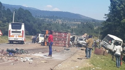 Kierowca ciężarówki uciekał przed policją. Ponad 30 zabitych w karambolu