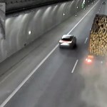 Kierowca ciężarówki zniszczył tunel na S7. Wszystko nagrały kamery