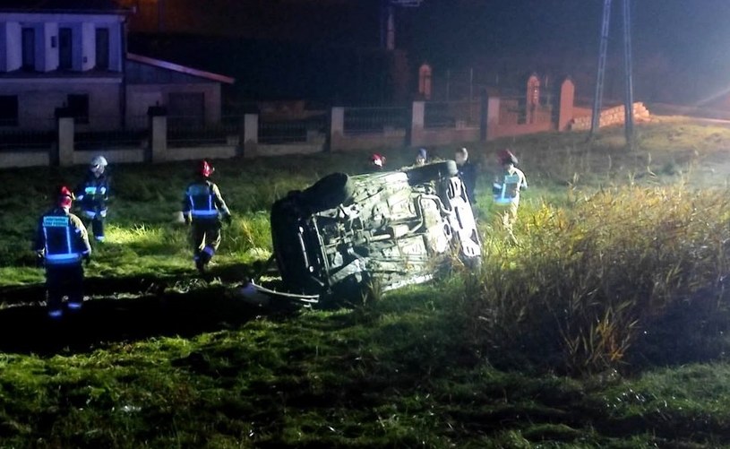 Kierowca Forda Mondeo wypadł z drogi podczas próby ucieczki przed policją /Policja