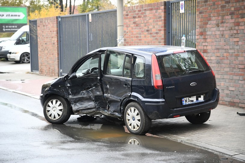 Kierowca Forda został ranny /Mateusz Jagielski /East News