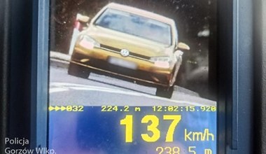 Kierowca jechał o 87 km/h za szybko, ale to nie największa głupota jaką zrobił