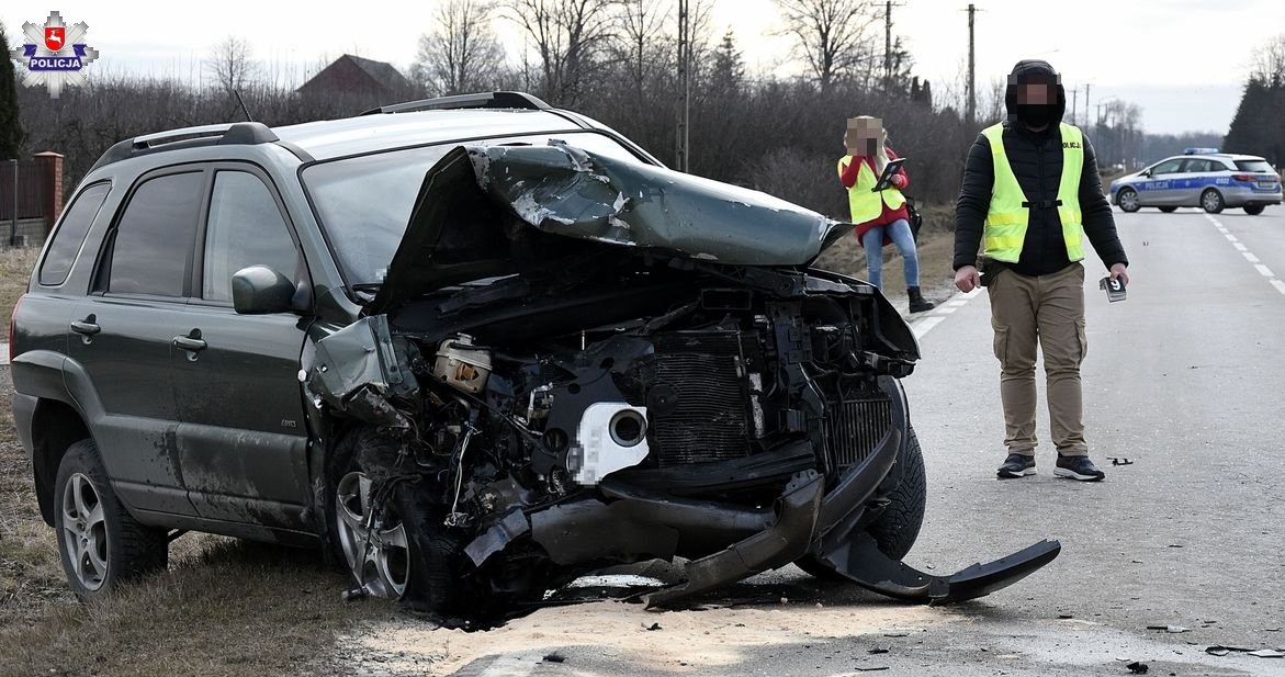 Kierowca Kii trafił do szpitala /Informacja prasowa