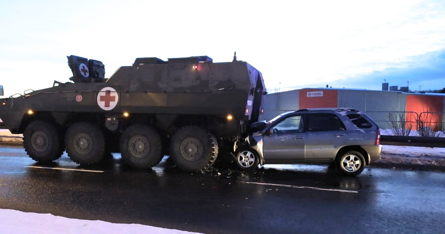 Kierowca Kii został ranny /Policja