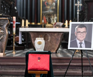 Kierowca, który zderzył się z autem dziennikarza TVP Piotra Świąca, był nietrzeźwy