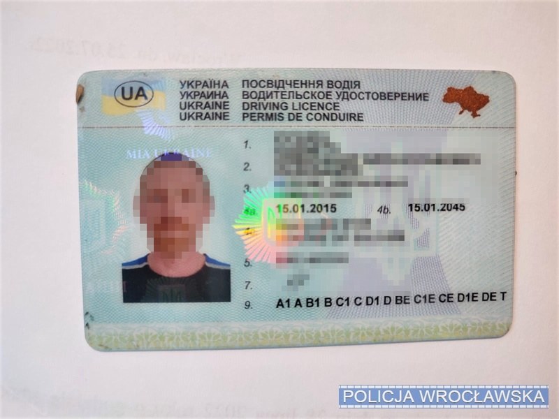 Kierowca kupił swoje prawo jazdy na Ukrainie. Było ono bardzo słabej jakości /Policja