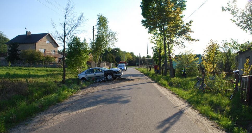 Kierowca Laguny wyprzedzał, a świadkowie twiedzą, że ścigał się z Golfem /Policja