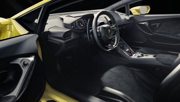Kierowca Lamborghini ma przed sobą panel wskaźników wyświetlany na 12,3-calowym ekranie. /Lamborghini