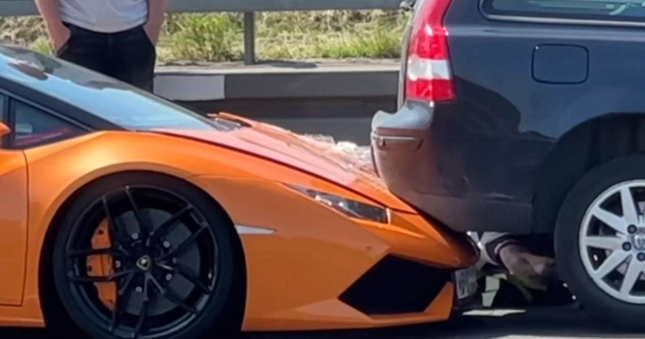Kierowca Lamborghini nie wyhamował. Huracan wsunął się pod Volvo na trasie S2/Facebook Miejski Reporter/zrzut ekranu /
