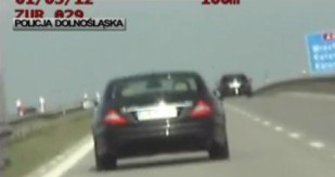 Kierowca mercedesa jechał ponad 200 km/h /Informacja prasowa