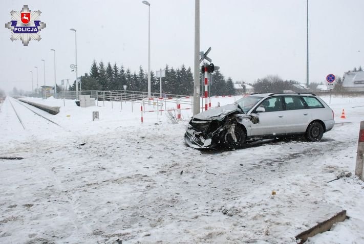 Kierowca miał dużo szczęścia /Informacja prasowa