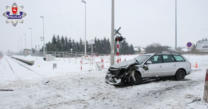 Kierowca miał dużo szczęścia /Informacja prasowa