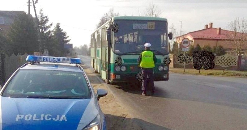 Kierowca miał prawie dwa promile alkoholu. Wiózł ponad 32 dzieci /Policja