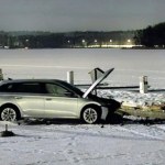 Kierowca nabroił na zamarzniętym jeziorze. Później wykonał dziwny telefon