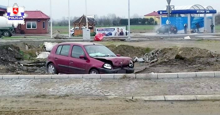 Kierowca nie zauważył, że drogowcy wybudowali rondo /Informacja prasowa