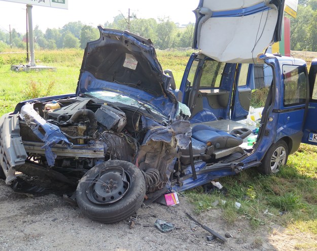 Kierowca samochodu osobowego najprawdopodobniej zasłabł za kierownicą /Maciej Pałahicki /RMF FM