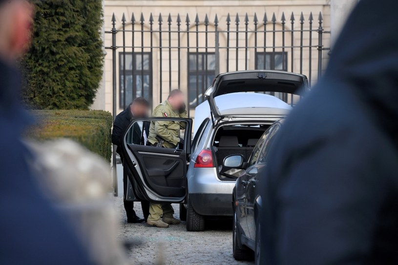 Kierowca samochodu osobowego próbował sforsować bramę Pałacu Prezydenckiego / 	Radek Pietruszka   /PAP