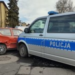 Kierowca seicento uciekał policji. Auto zatrzymało się na radiowozie