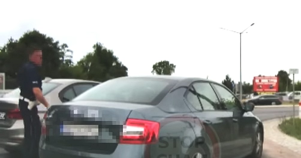 Kierowca Skody szybko pożałował swojej decyzji, kiedy obok niego zatrzymało się policyjne BMW / fot. screen Stop Cham/YouTube /