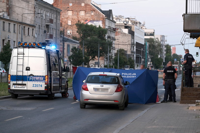 Kierowca skutera zginął po potrąceniu przez samochód osobowy; sprawcy szuka policja /PAP/Mateusz Marek /PAP