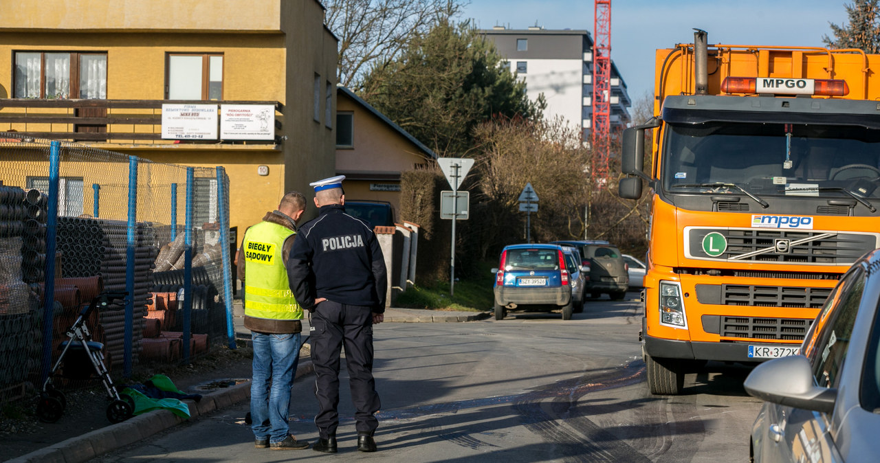 Kierowca śmierciarki ma bardzo ograniczoną widoczność, szczególnie podczas cofania. Na zdjęciu miejsce śmiertelnego potrącenia pieszego w Krakowie /Fot. Anna Kaczmarz/Dziennik Polski/ Polska Press /East News