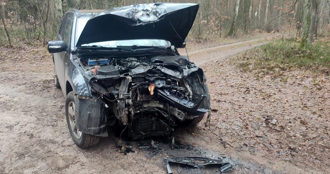 Kierowca Suzuki nie chciał, żeby policjanci go zatrzymali. I miał ku temu powód. /Policja Kujawsko-Pomorska /Policja