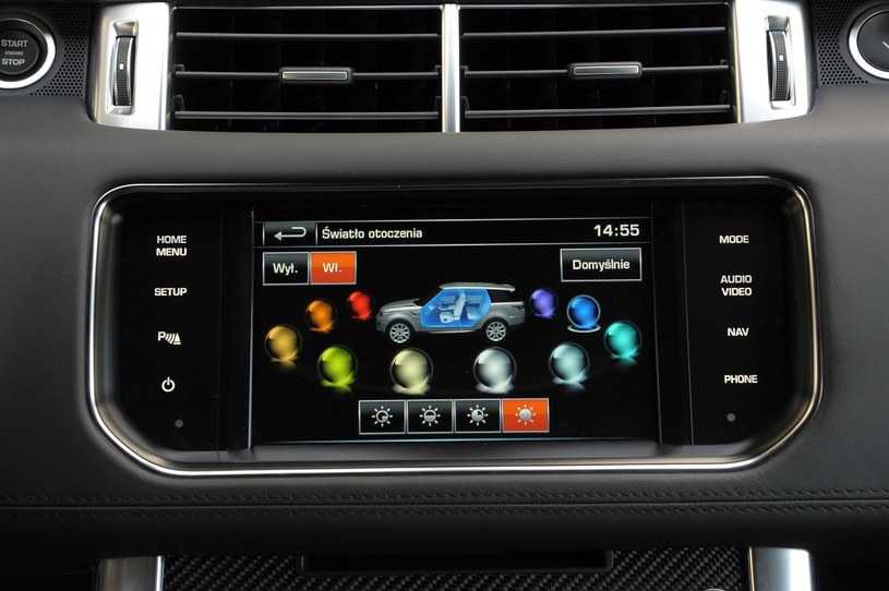 Kierowca SVR-a może wybierać kolor i intensywność podświetlenia kabiny. /Motor