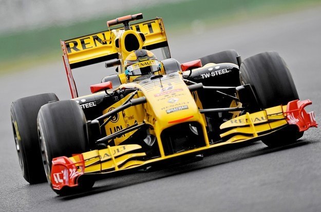 Kierowca teamu Renault, Robert Kubica uważa, że na GP Brazylii może zdarzyć się wszystko /AFP