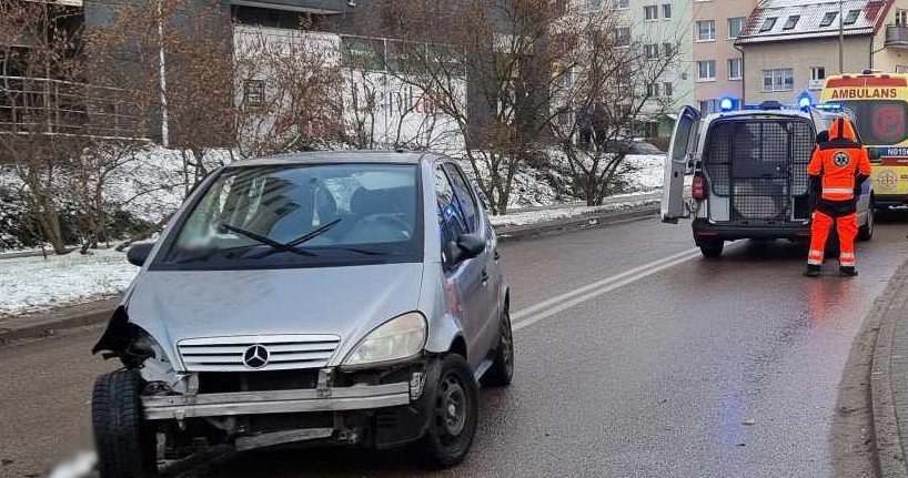 Kierowca tego Mercedesa "legitymował się" wynikiem 2,5 promila /Informacja prasowa