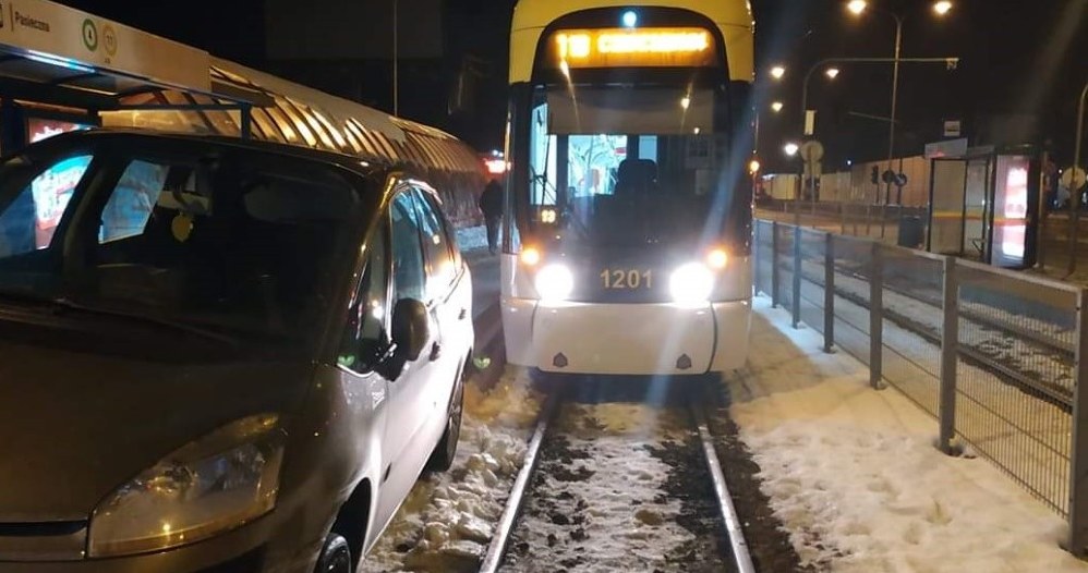 Kierowca utknął i zablokował ruch tramwajów /Policja