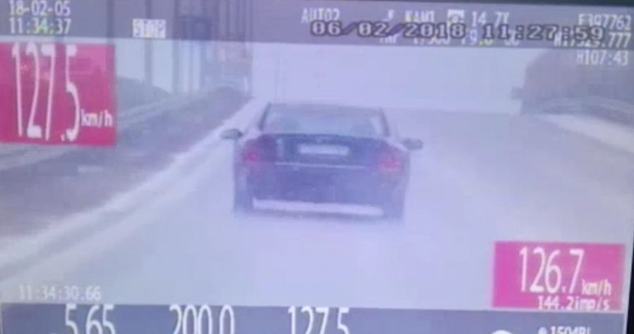 Kierowca Volvo osiągnął prędkość 127 km/h na ograniczeniu do 70 km/h /Policja