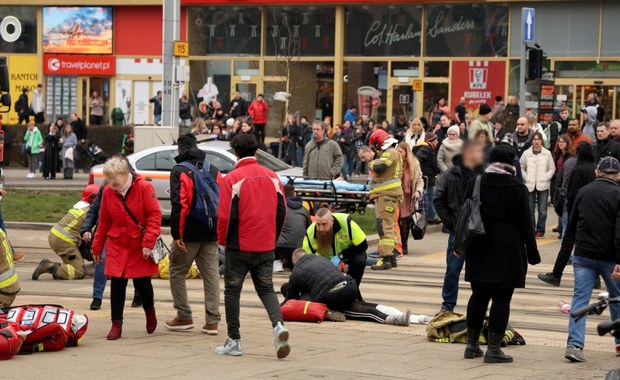 Kierowca wjechał w grupę ludzi i uciekł. Kilkanaście osób poszkodowanych w Szczecinie