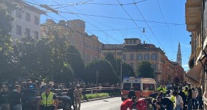 Kierowca wjechał w ludzi w Modenie. Nowe informacje o stanie zdrowia Polki