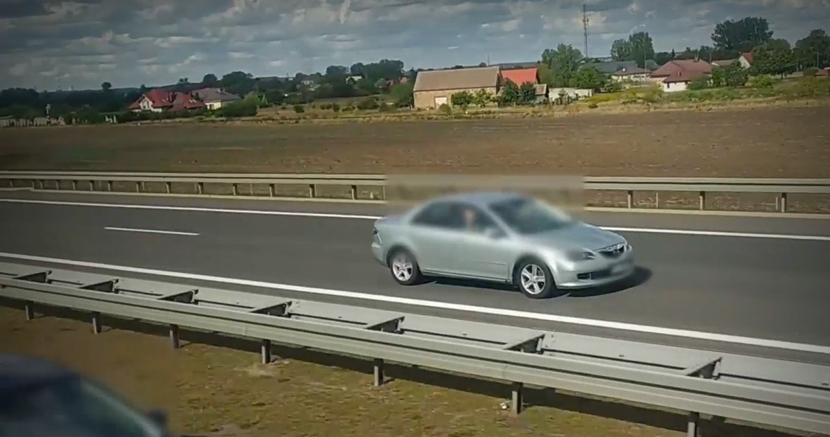 Kierowca wyjaśnił, że świadomie jechał pod prąd. Kara może być sroga /Policja