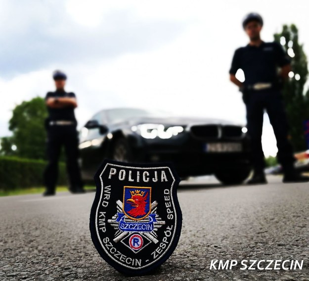 Kierowca zawrócił na skrzyżowaniu pomimo zakazu, co nie uszło uwadze policjantów z grupy Speed. /KMP Szczecin /