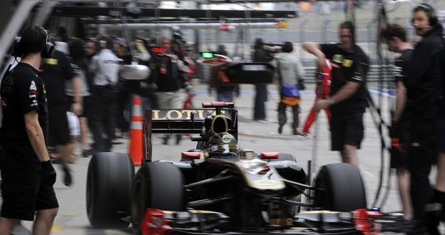 Kierowca zespołu Lotus-Renault, Niemiec Nick Heidfeld /AFP