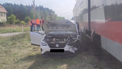 ​Kierowca zignorował znak "stop". Pociągi opóźnione