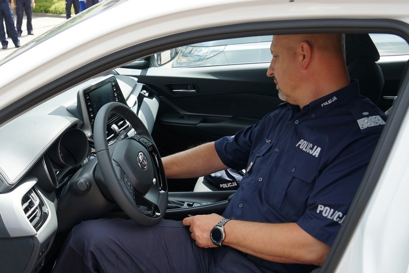 Kierowców uspokajamy - drogówka raczej nie będzie korzystać z nieoznakowanych Toyot CH-R i Suzuki Vitara /Policja