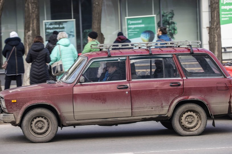 Kierowców w Rosji czekają bardzo ciężkie czasy /Getty Images