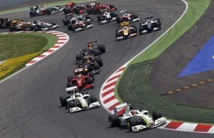 Kierowcy Brawn GP znów nie mieli sobie równych. W Hiszpanii zajęli pierwsze dwa miejsca /AFP