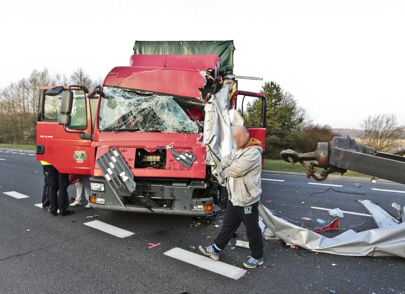Kierowcy ciężarówek narażeni są nie tylko na wypadki, ale też liczne choroby zawodowe /PIOTR JEDZURA/REPORTER /Agencja SE/East News