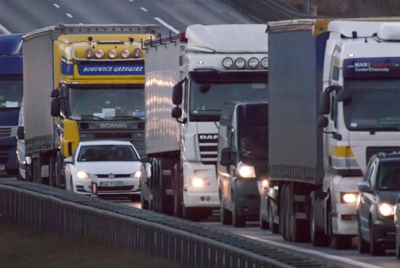 Kierowcy ciężarówek zarabiają bardzo dobrze /Wojciech Stróżyk /Reporter