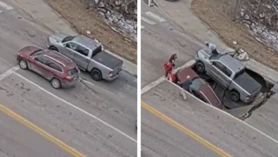 Kierowcy czekali na zielone. Nagle dziura wciągnęła ich auta