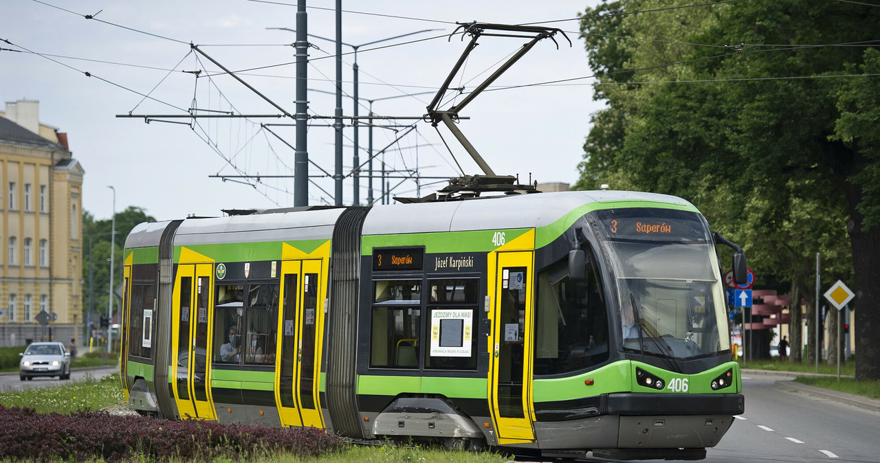 Kierowcy często gubią się na widok tramwaju... /Stanisław Bielski /Reporter