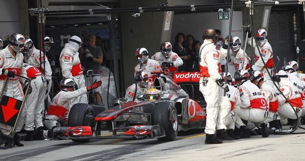 Kierowcy Formuły 1 powalczą o Grand Prix Bahrajnu 30 października 2011 r. /AFP