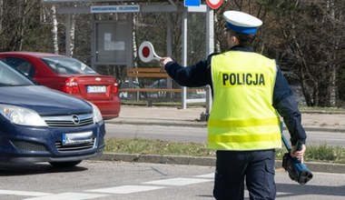 Kierowcy na wakacjach ignorują ten znak i tracą prawo jazdy